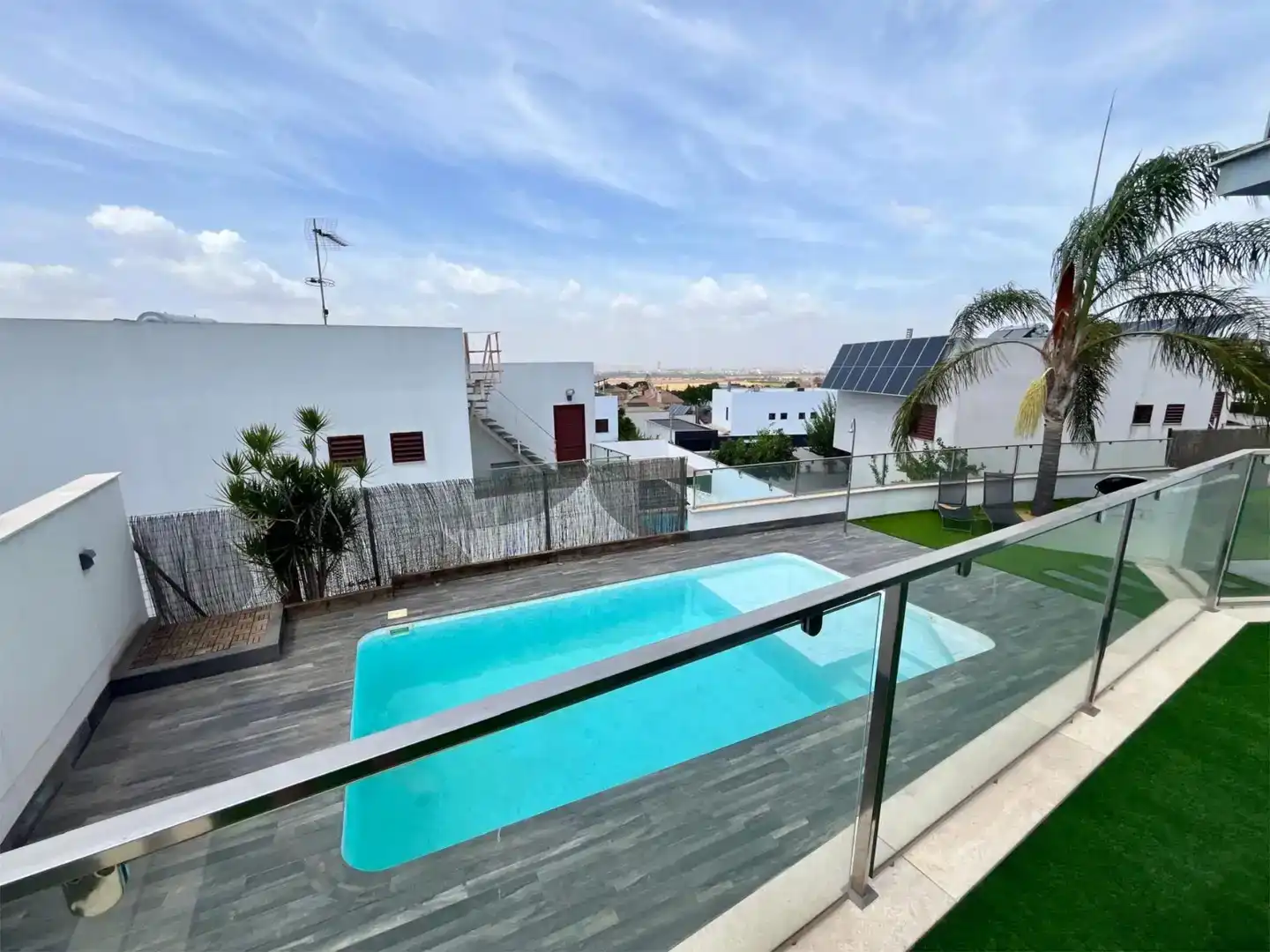Piscina de Casa o xalet en venda en Montequinto amb Aire condicionat, Piscina i Balcó