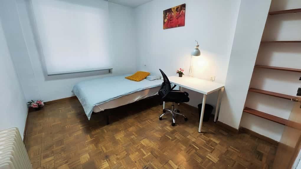 Dormitori de Pis per a compartir en León Capital  amb Calefacció i Terrassa