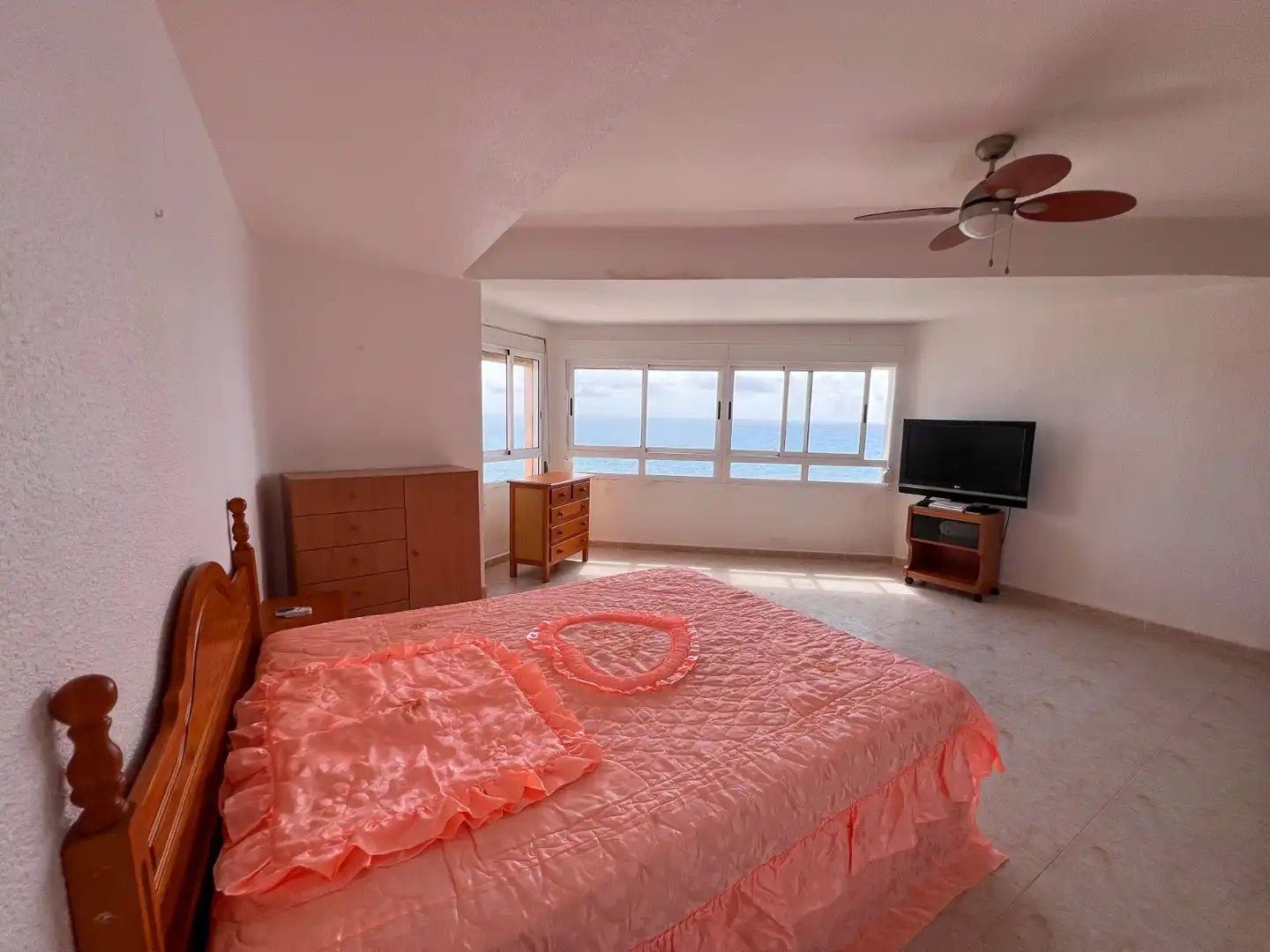 Habitación de Apartamento en venta en Torrevieja con Aire acondicionado, Calefacción y Terraza