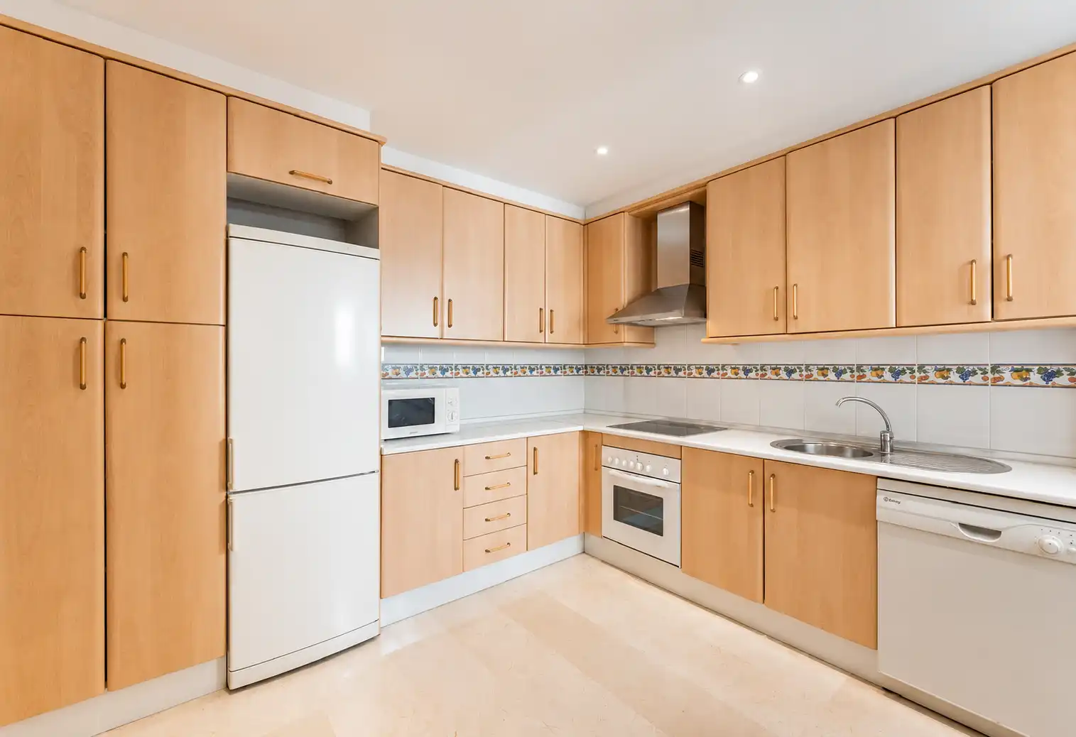 Kitchen of Flat for sale in Marbella  with Air Conditioner, Heating and Terrace