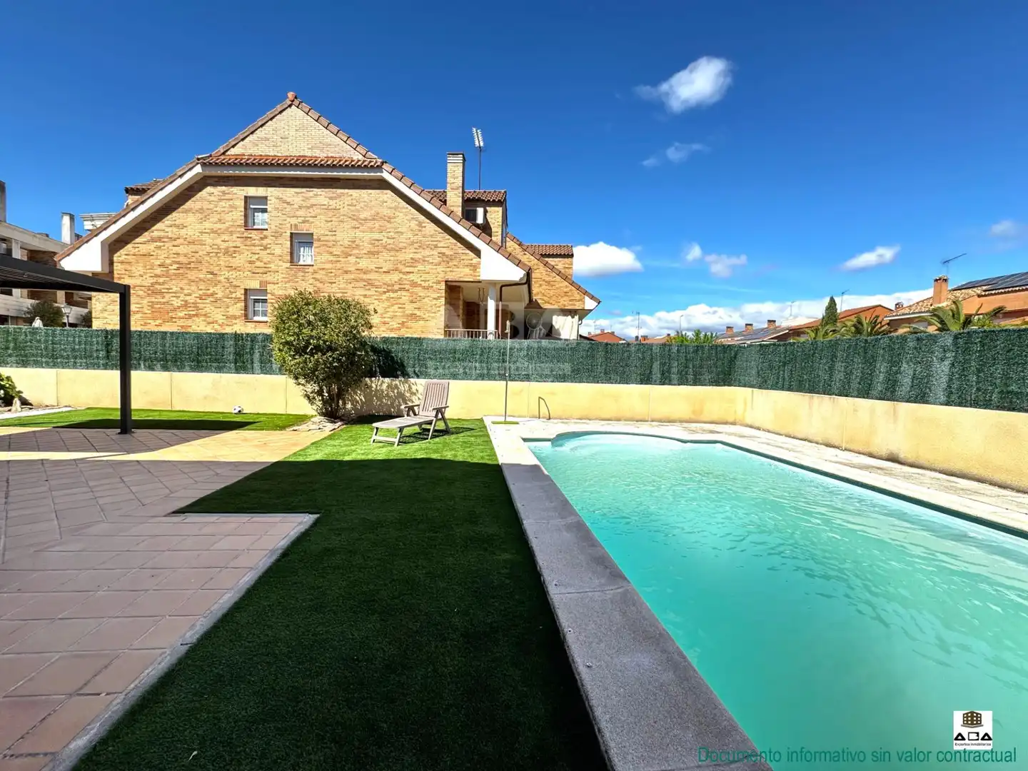 Swimming pool of Houses for sale in Villanueva de la Cañada  with Air Conditioner, Heating and Private garden