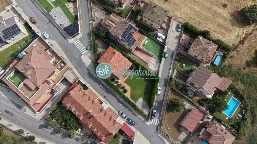 Casa o chalet en venta en Palazuelos de Eresma con Calefacción, Terraza y Amueblado