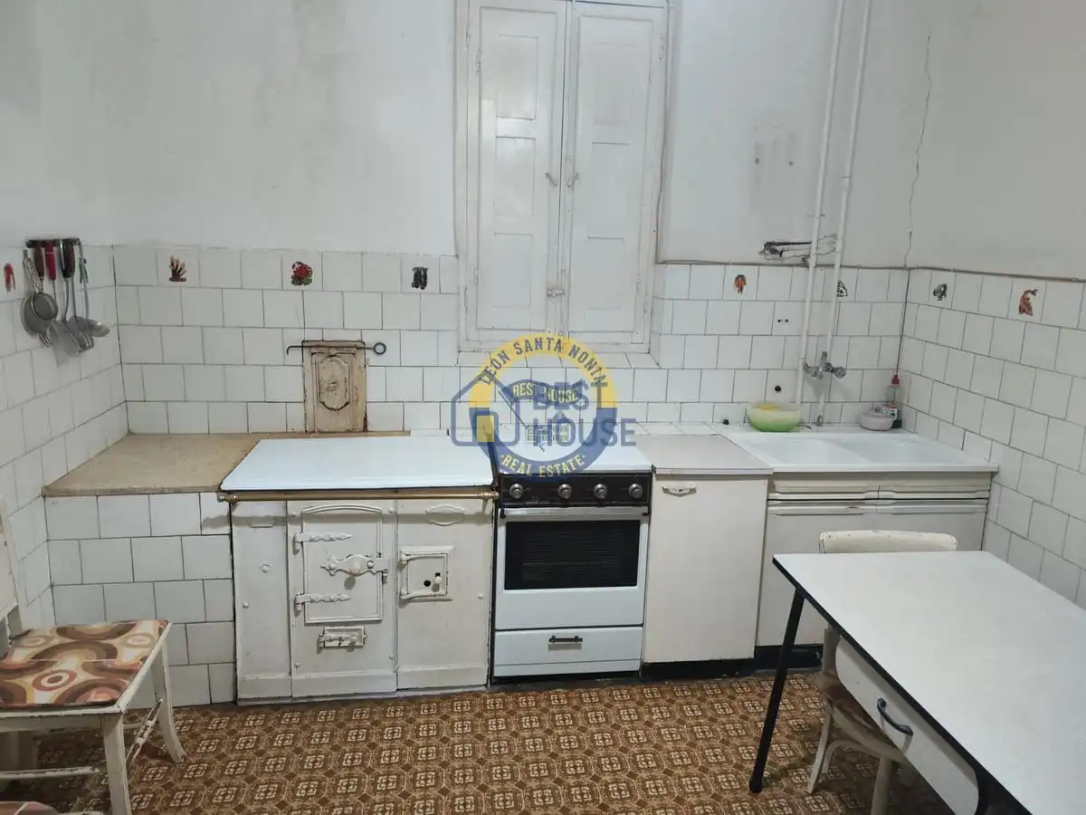 Cocina de Casa o chalet en venta en León Capital  con Jardín privado