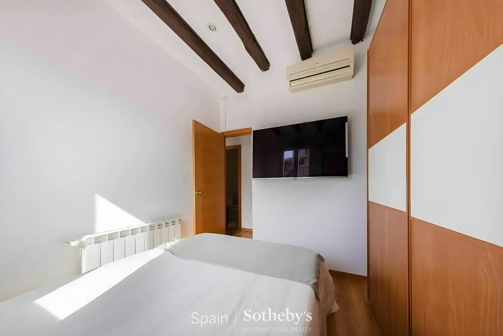 Bedroom of Apartments for sale in Madrid  with Air Conditioner, Heating and Terrace