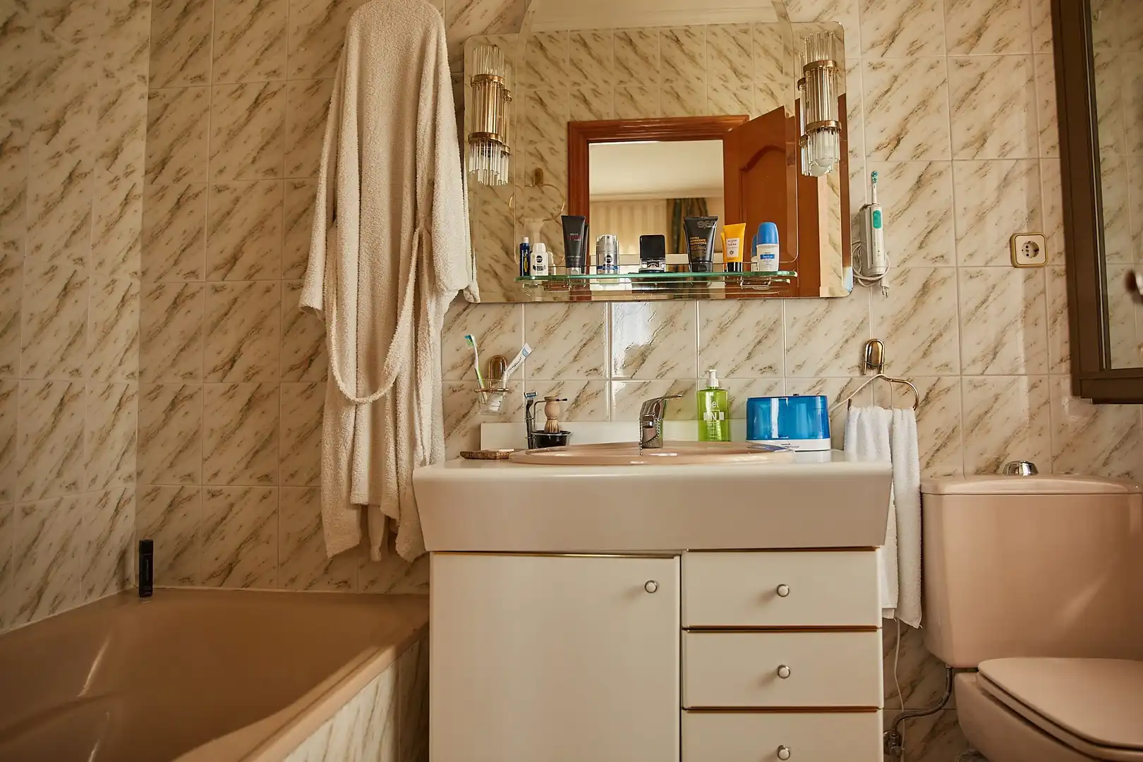 Bathroom of Houses for sale in Miraflores de la Sierra  with Air Conditioner, Heating and Private garden