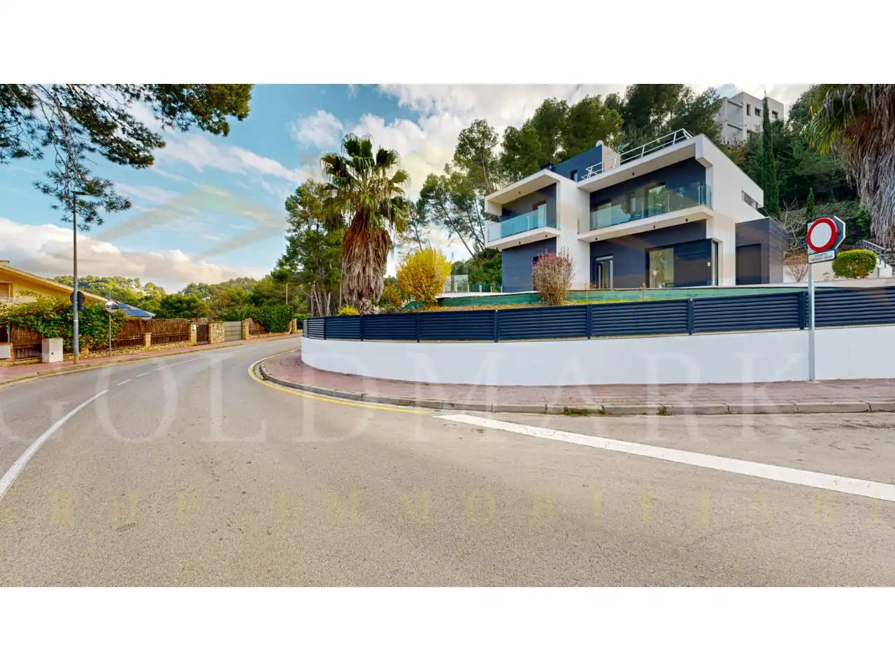 Vista exterior de Casa o xalet en venda en Corbera de Llobregat amb Aire condicionat, Calefacció i Jardí privat