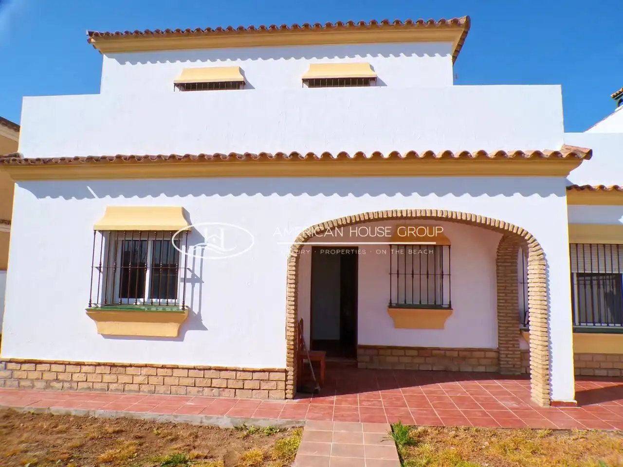Vista exterior de Casa o xalet en venda en Chiclana de la Frontera amb Jardí privat