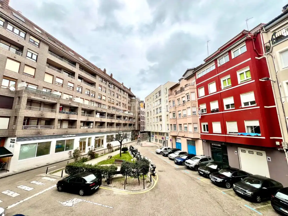Vista exterior de Piso en venta en Santander