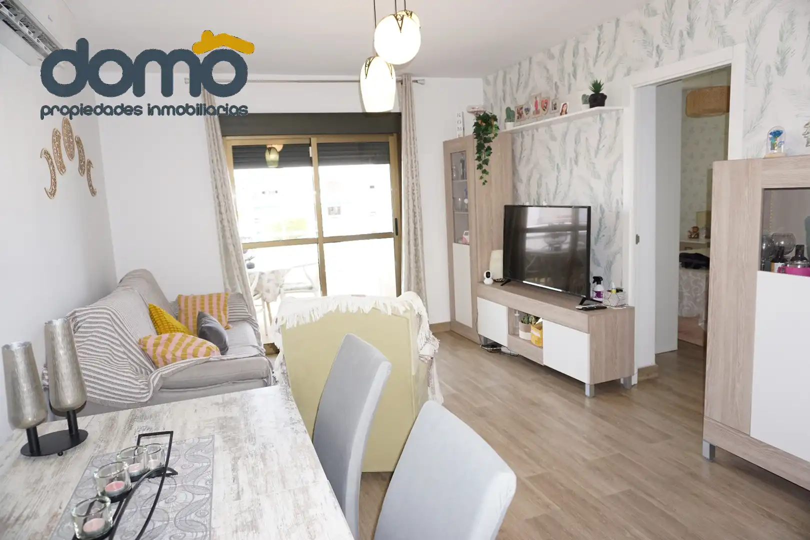 Sala de estar de Piso en venta en Almería con Aire acondicionado, Terraza y Piscina comunitaria