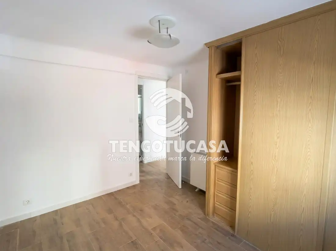 Piso en venta en Calle de María Teresa Sáenz de Heredia, 22, Ventas