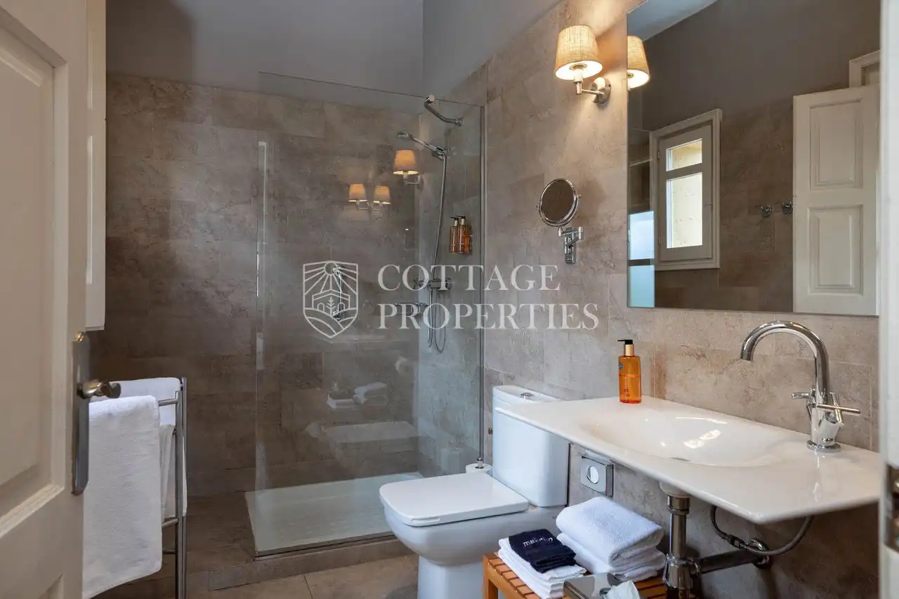 Baño de Finca rústica en venta en Torroella de Fluvià con Aire acondicionado, Jardín privado y Terraza