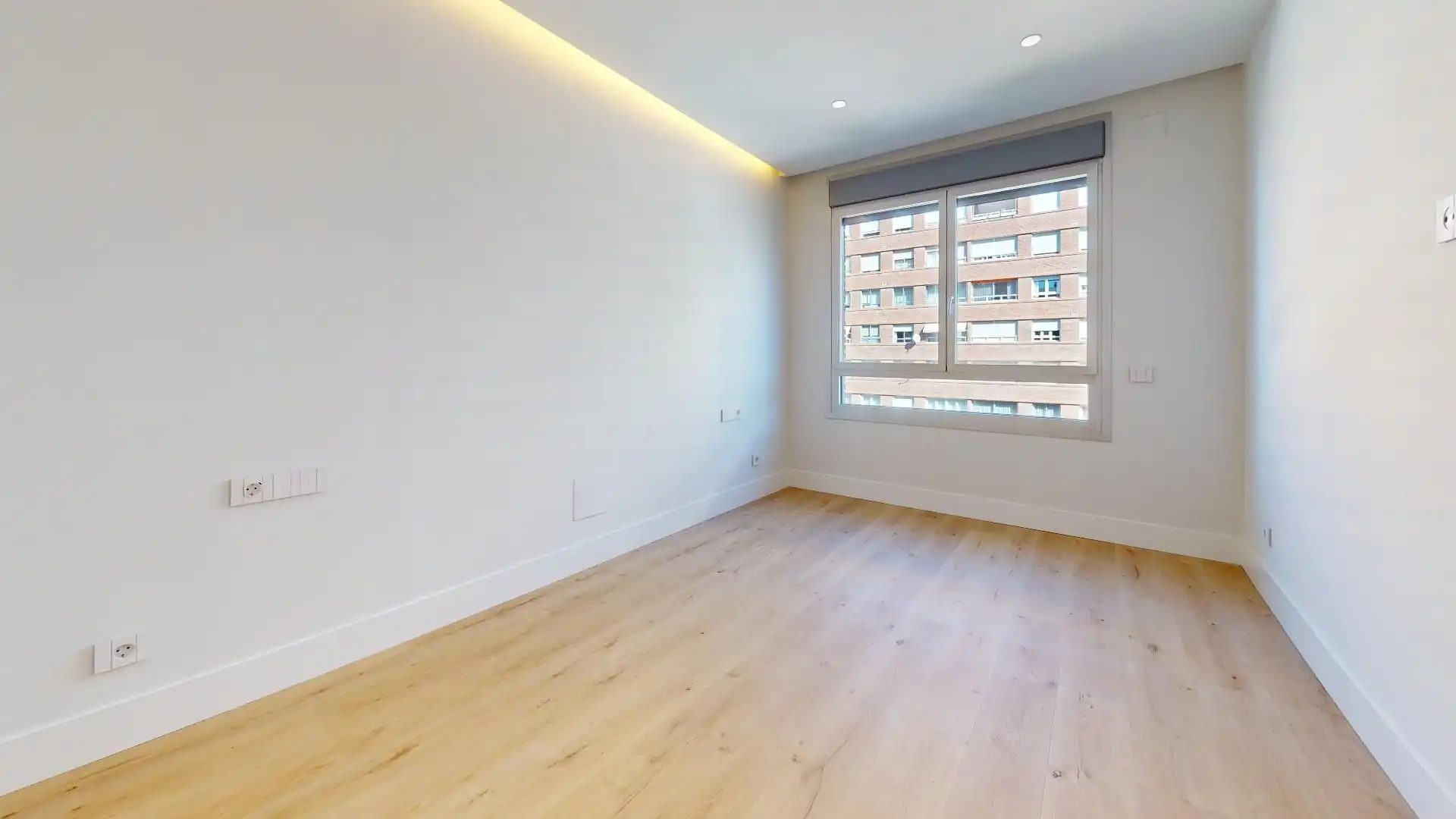 Bedroom of Flat for rent in Madrid  with Air Conditioner, Heating and Storage room