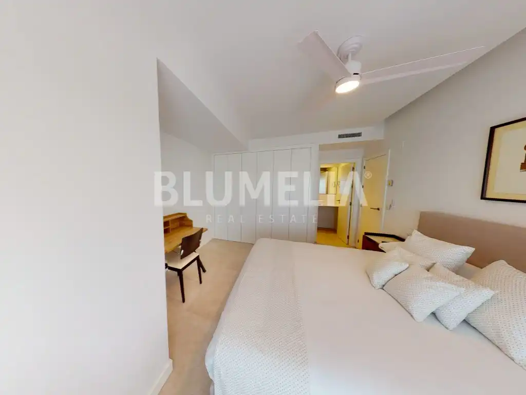 Schlafzimmer von Dachboden zum Verkauf in Oliva mit Klimaanlage, Heizung und Privatgarten