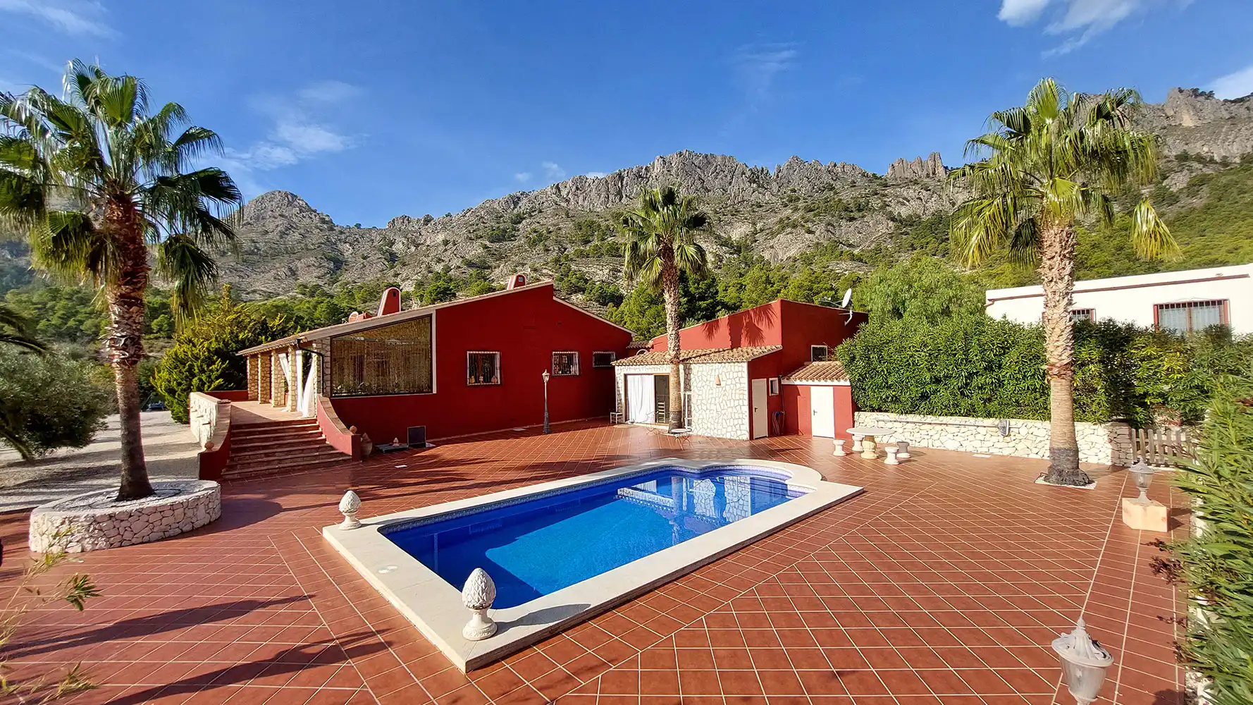Vista exterior de Casa o xalet en venda en Finestrat amb Aire condicionat, Calefacció i Jardí privat