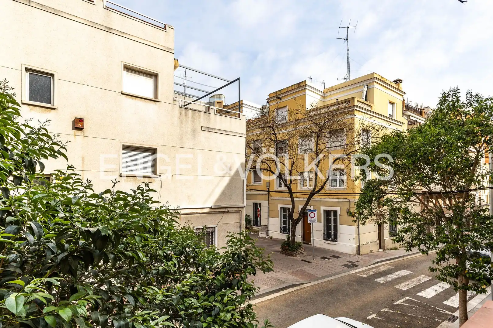 Vista exterior de Piso en venta en Barcelona con Calefacción, Terraza y Balcón