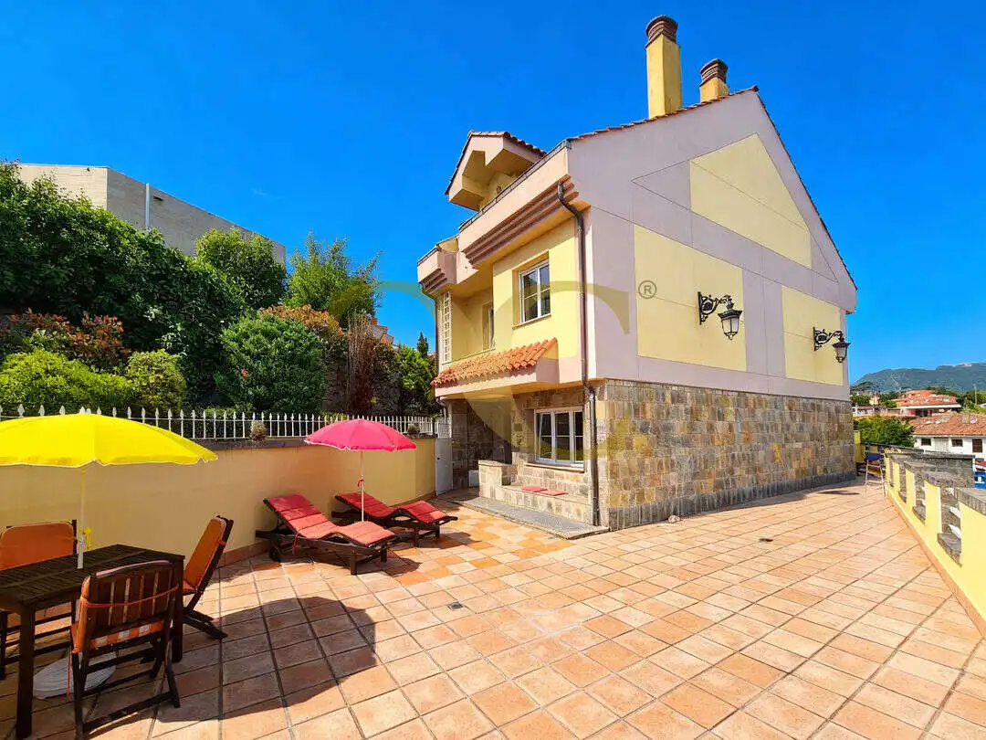 Terraza de Casa adosada en venta en Ribadesella con Calefacción, Trastero y Amueblado