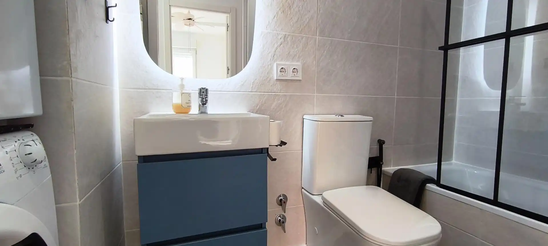 Bathroom of Flat for sale in Elche / Elx  with Air Conditioner and Furnished