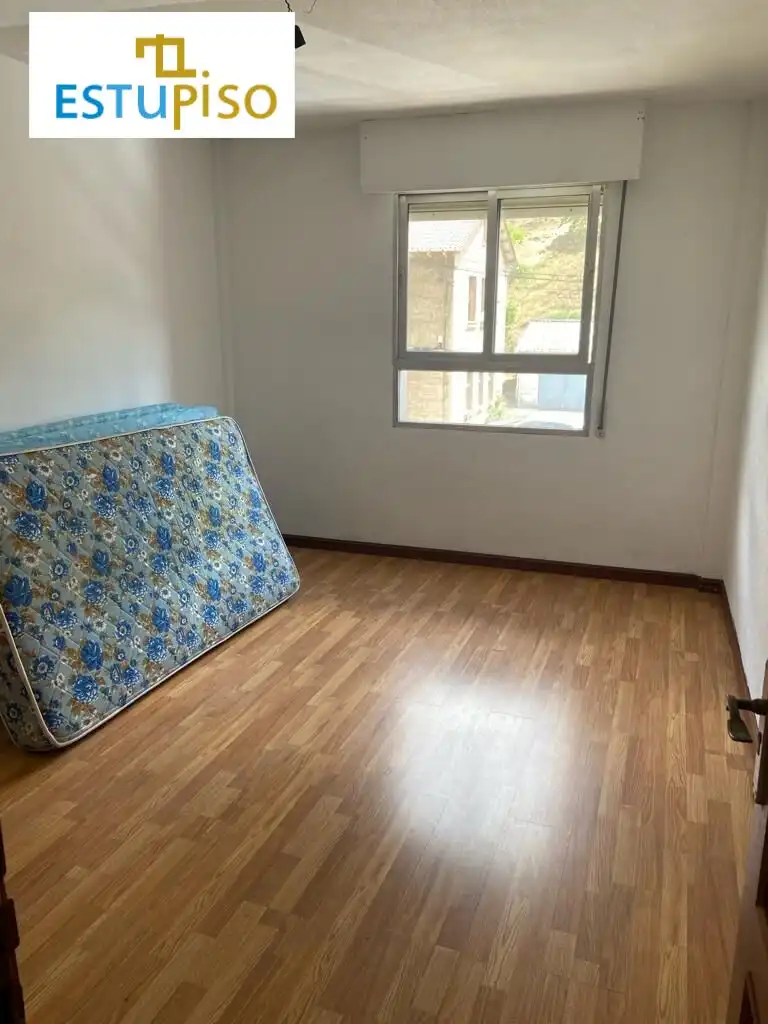 Schlafzimmer von Geschaftsraum zum Verkauf in Matallana de Torío mit Möbliert