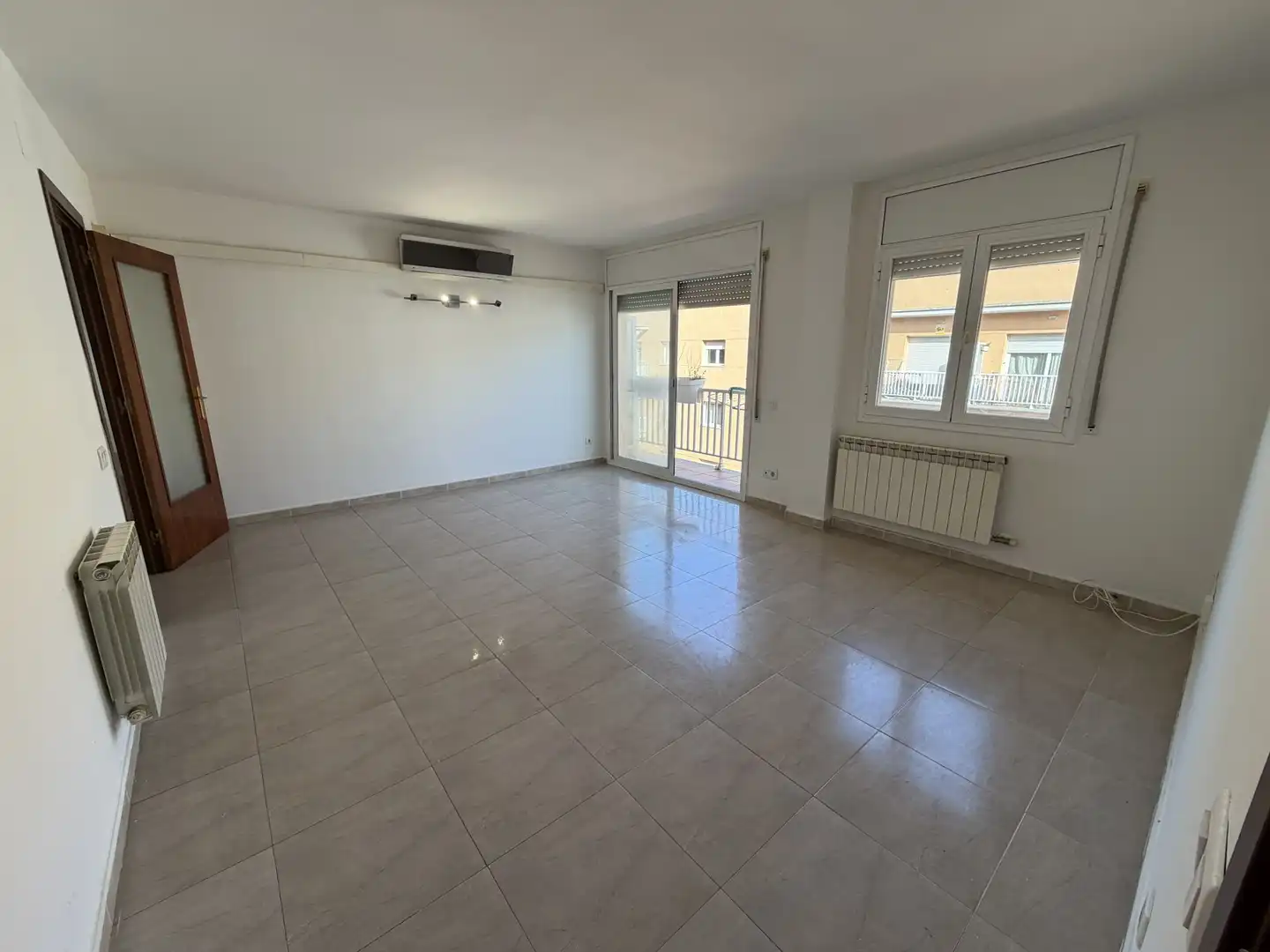 Living room of Duplexes for sale in Girona Capital  with Air Conditioner, Heating and Balcony