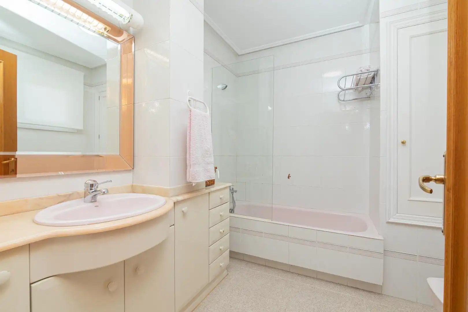 Baño de Casa o chalet en venta en Elche / Elx con Jardín privado, Terraza y Piscina