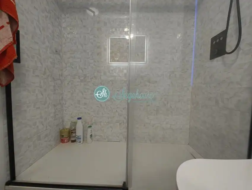 Bathroom of Flat for sale in Segovia  with Air Conditioner, Heating and Terrace