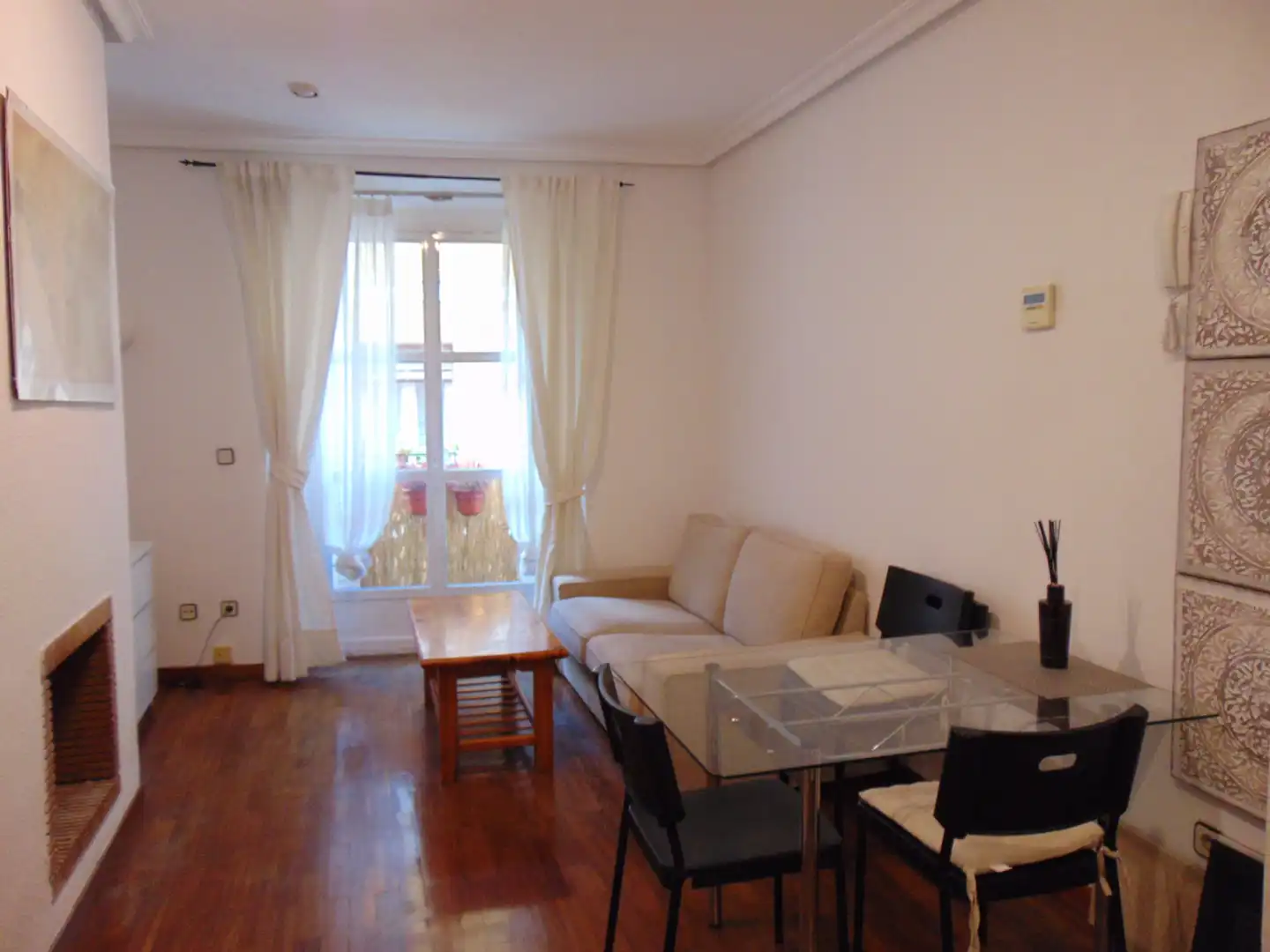 Dormitori de Apartament en venda en Madrid amb Aire condicionat, Moblat i Balcó