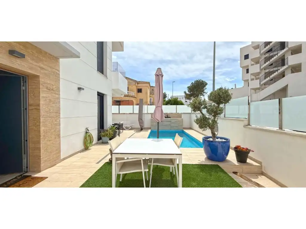 House with pool for sale in Calle la Sagra, imagen 2