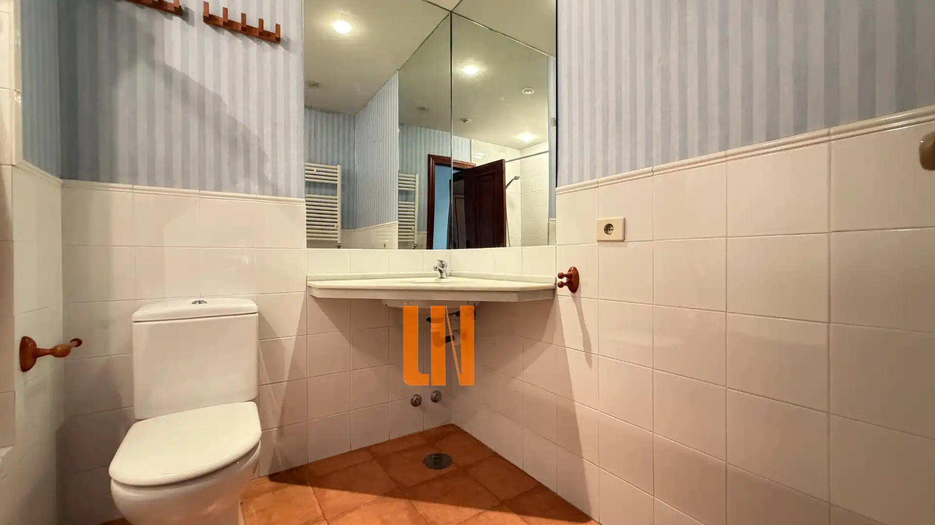 Baño de Casa adosada en venta en Oleiros con Calefacción, Jardín privado y Parquet