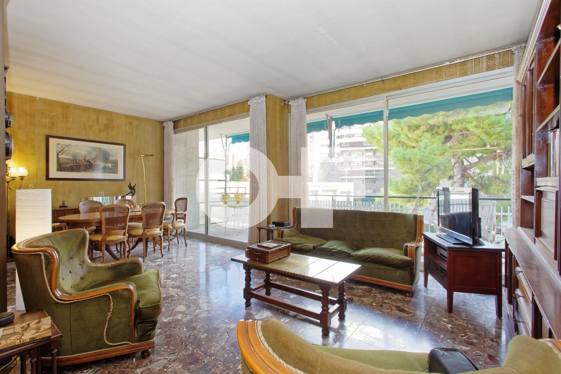 Living room of Flat for sale in  Barcelona Capital  with Heating, Private garden and Terrace