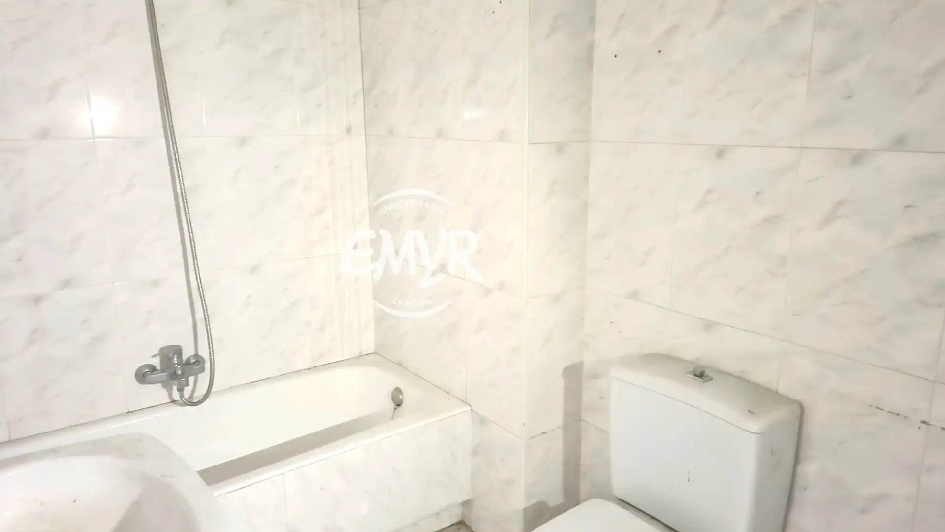 Bathroom of Flat for sale in Zamora Capital   with Terrace, Storage room and Balcony