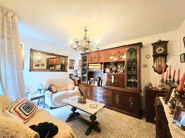 Flat with lift for sale in Calle de Gallur