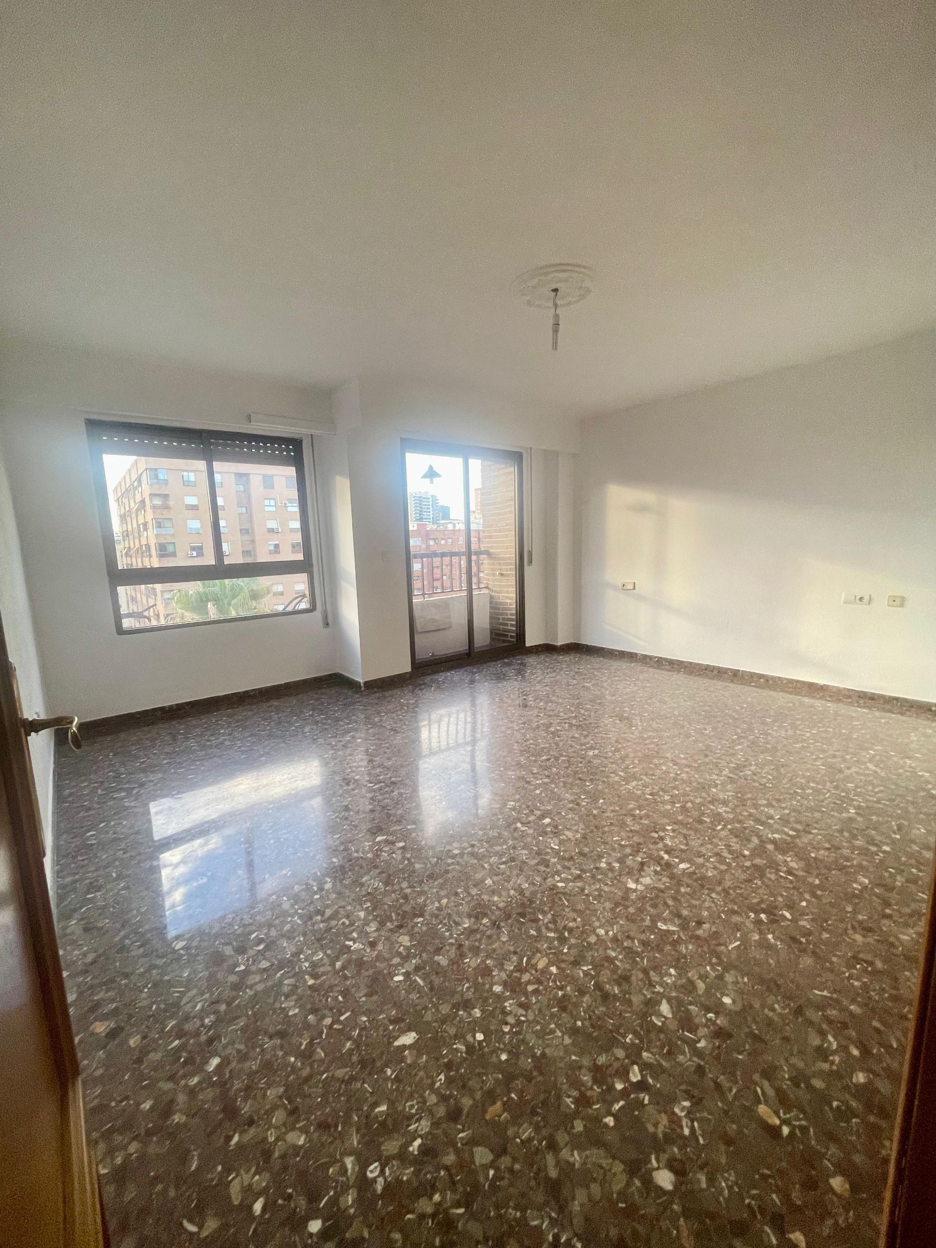 Piso de alquiler en POETA MAS Y ROS, Ciutat Jardí, Algirós