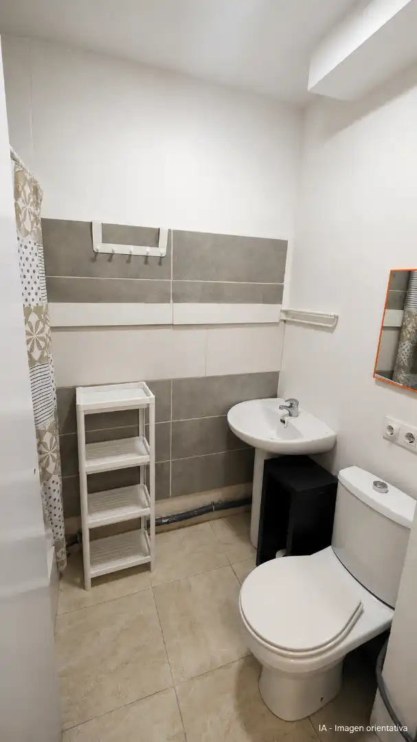 Badezimmer von Geschaftsraum zum Verkauf in Barcelona mit Klimaanlage und Möbliert