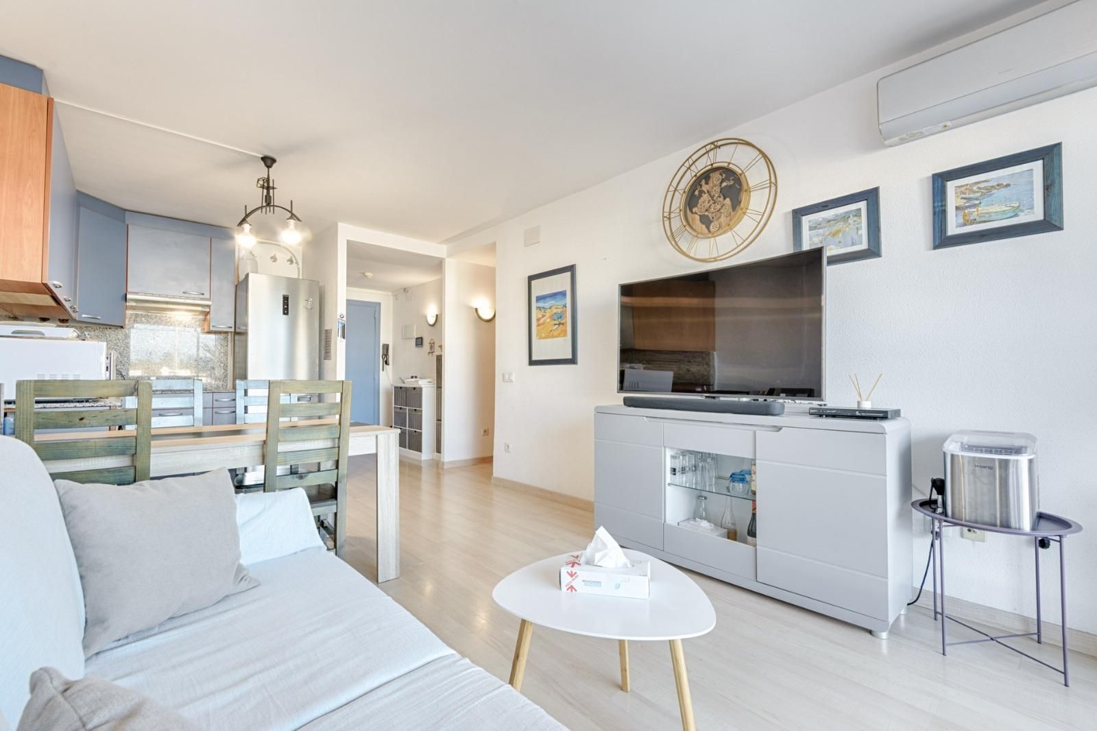 Living room of Apartment to rent in Roses  with Private garden, Parquet flooring and Terrace