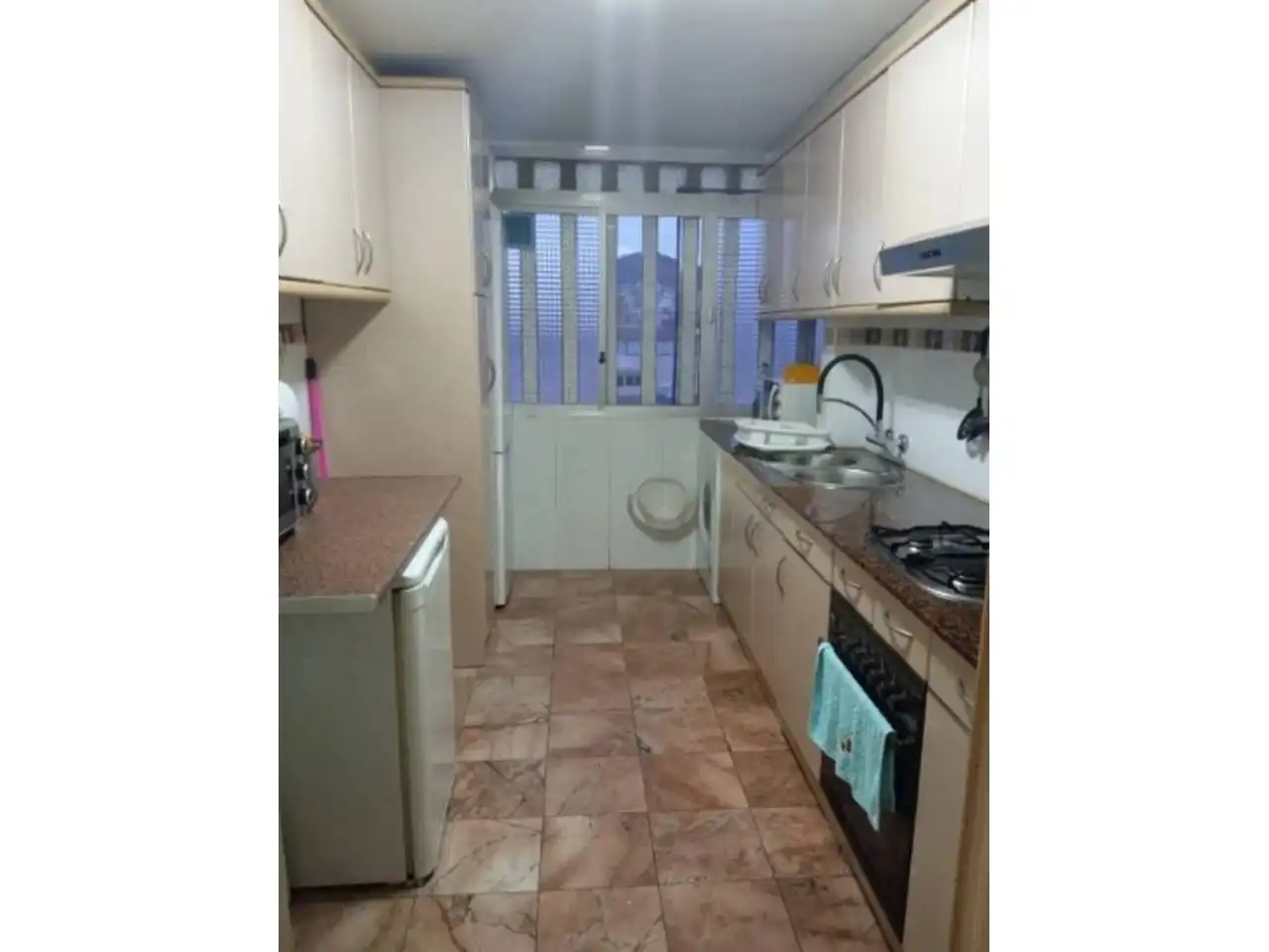 Cocina de Piso en venta en L'Hospitalet de Llobregat con Balcón