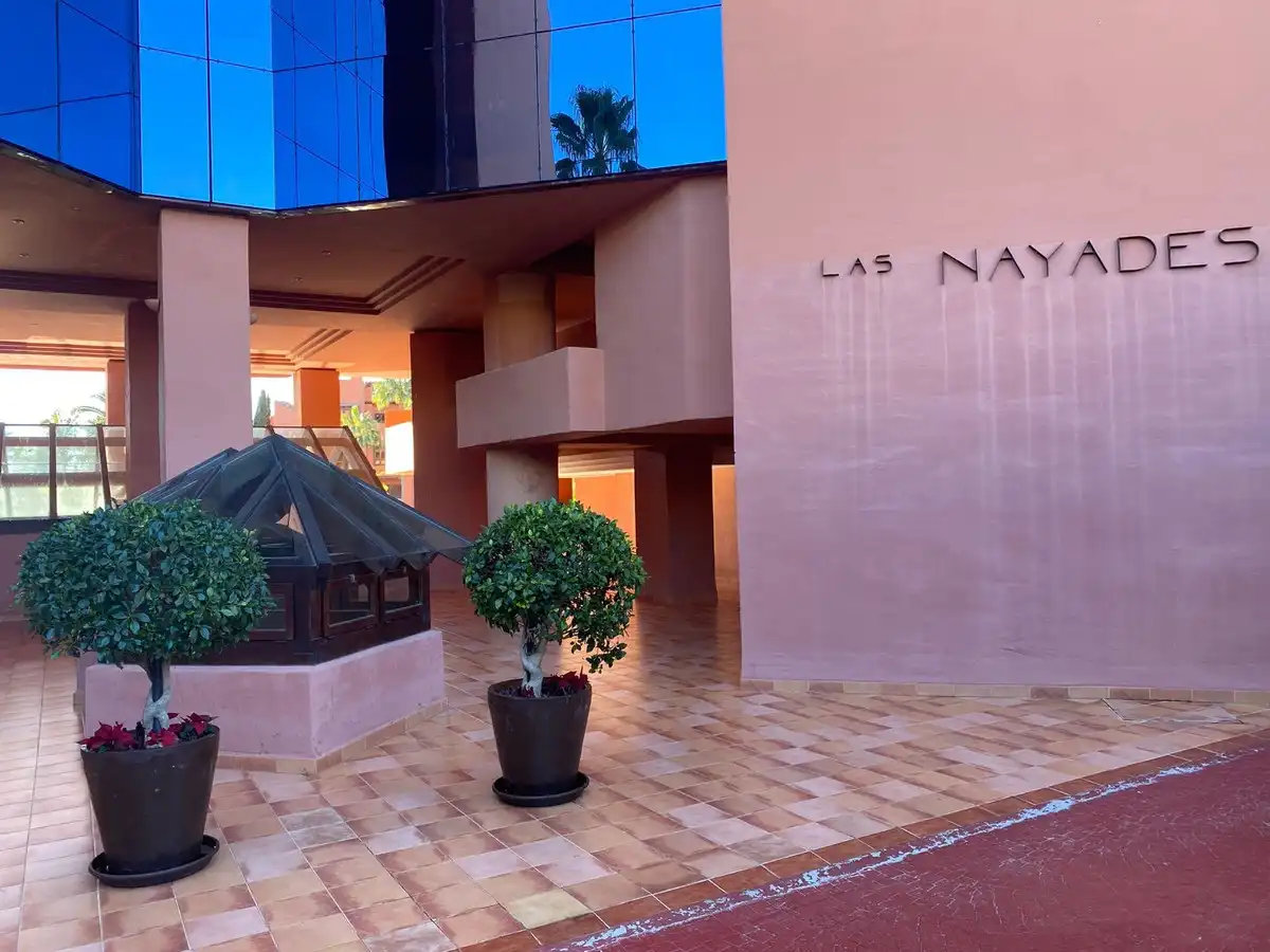 Vista exterior de Apartament en venda en Estepona amb Terrassa, Traster i Moblat