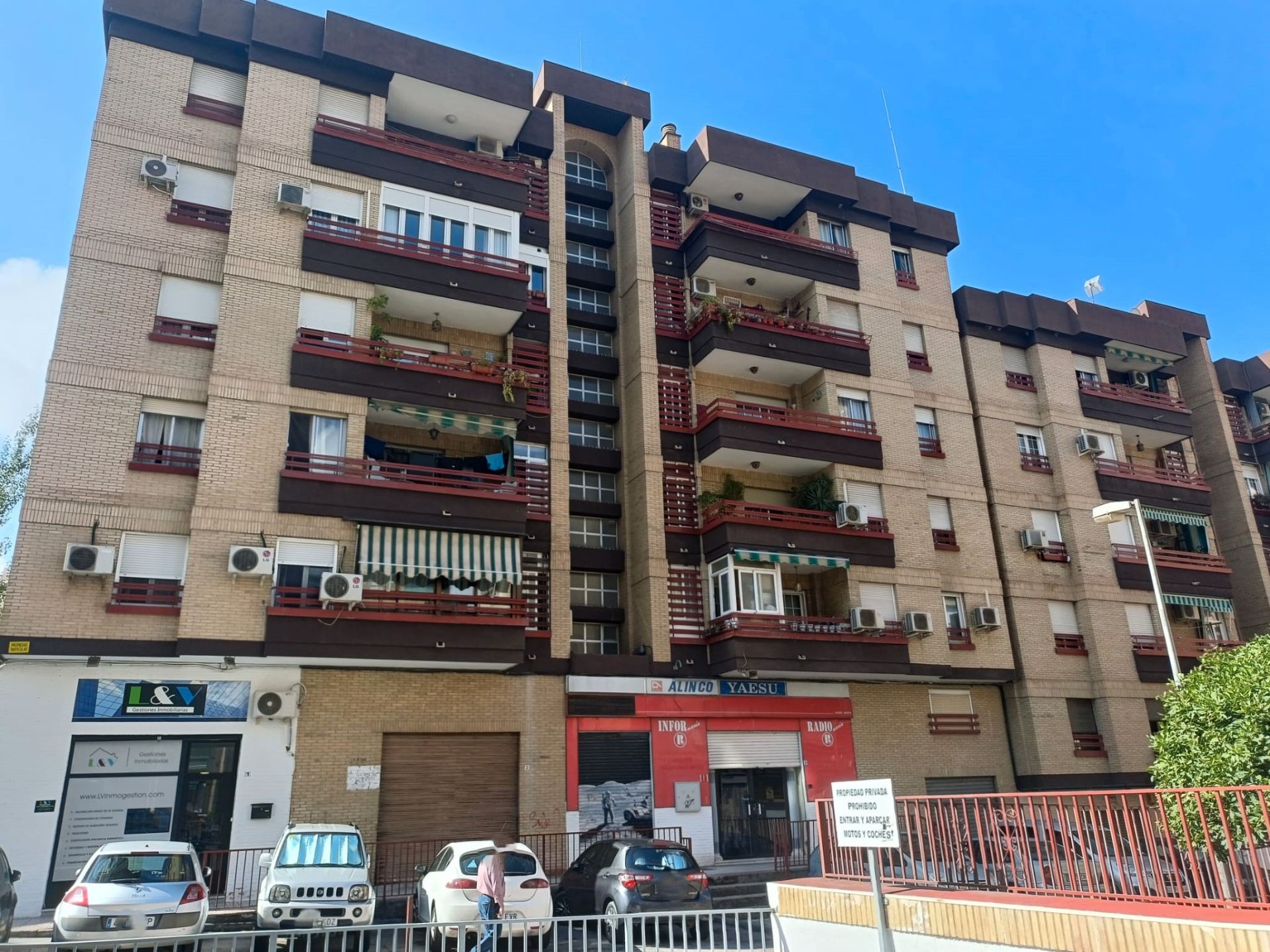 Vista exterior de Piso en venta en  Granada Capital con Amueblado