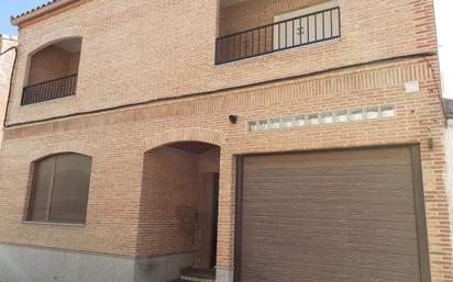 Vista exterior de Casa adosada en venda en Talavera de la Reina amb Traster