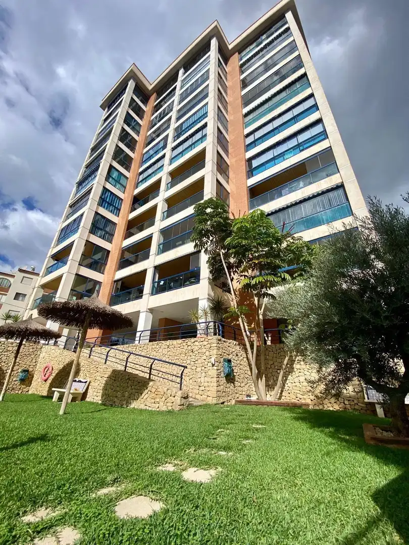 Vista exterior de Apartament en venda en Calpe / Calp amb Terrassa i Piscina comunitària