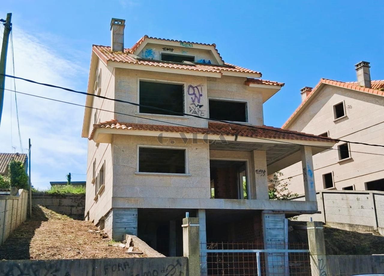 Vista exterior de Casa o xalet en venda en Vigo  amb Calefacció, Jardí privat i Terrassa