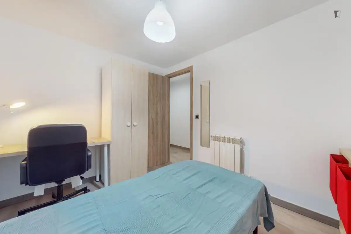 Dormitori de Apartament per a compartir en Reus amb Calefacció, Moblat i Rentadora