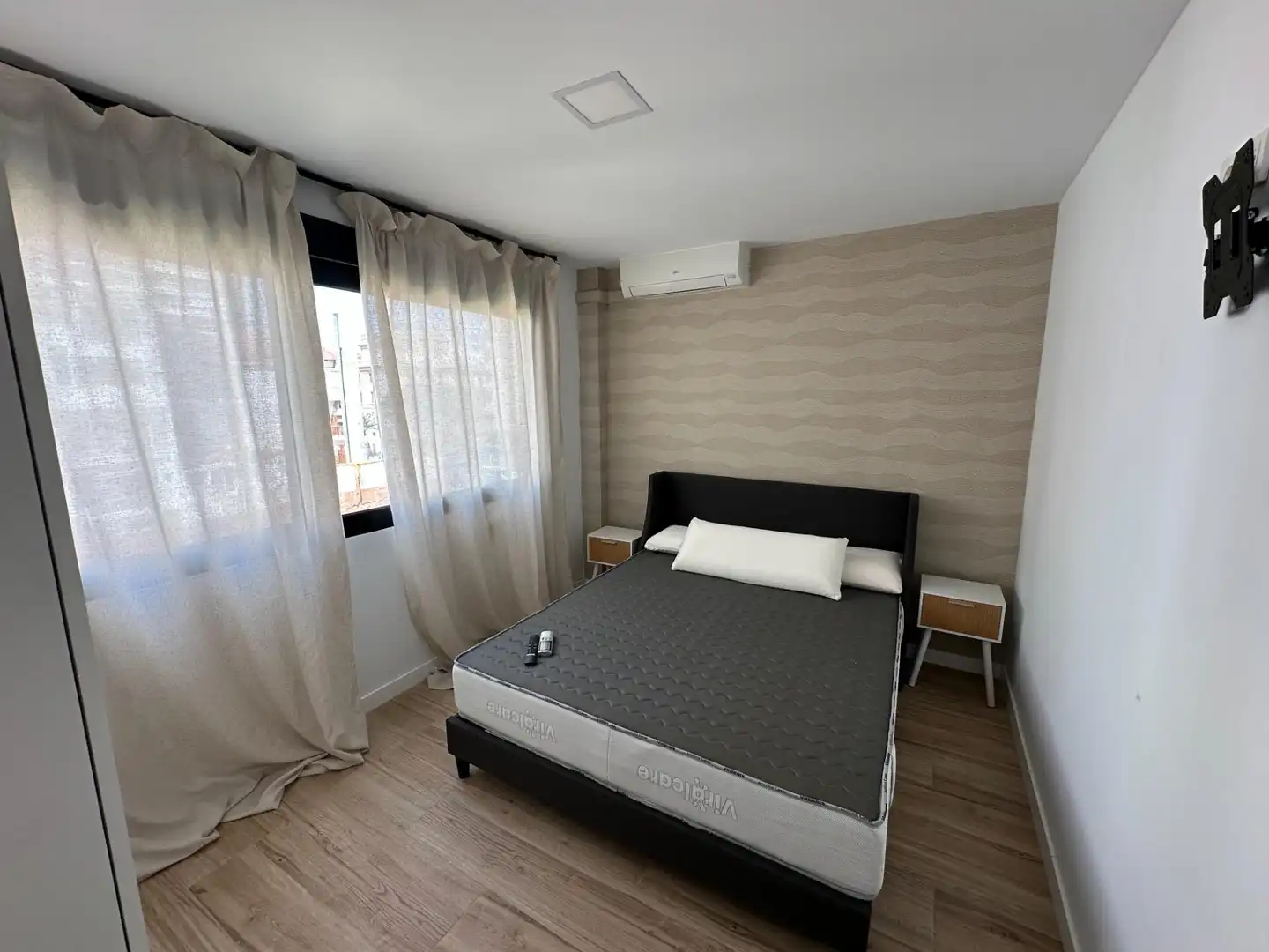 Dormitori de Apartament de lloguer en Alicante / Alacant amb Aire condicionat, Calefacció i Moblat