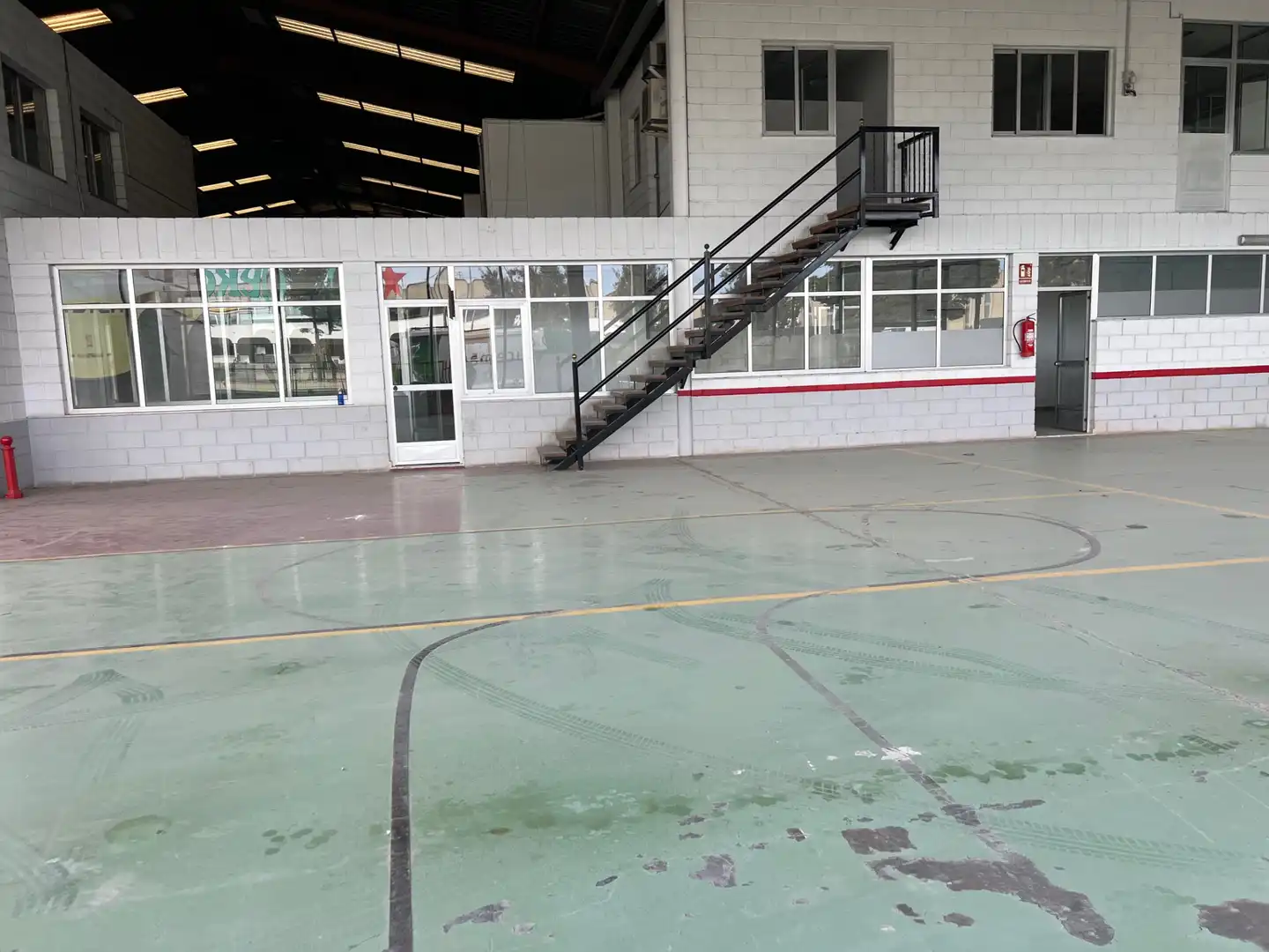 Nau industrial de lloguer en Quart de Poblet amb Alarma