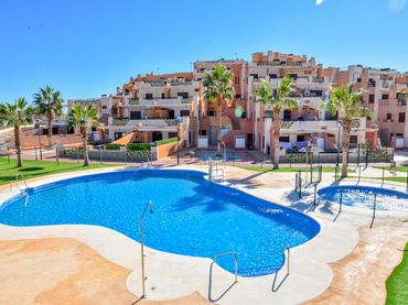 Appartement compact avec piscine à vendre à San Juan de los Terreros
