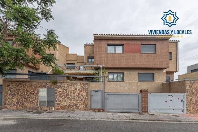 Casa adosada en Venta en Calle MARGARITA en Poniente