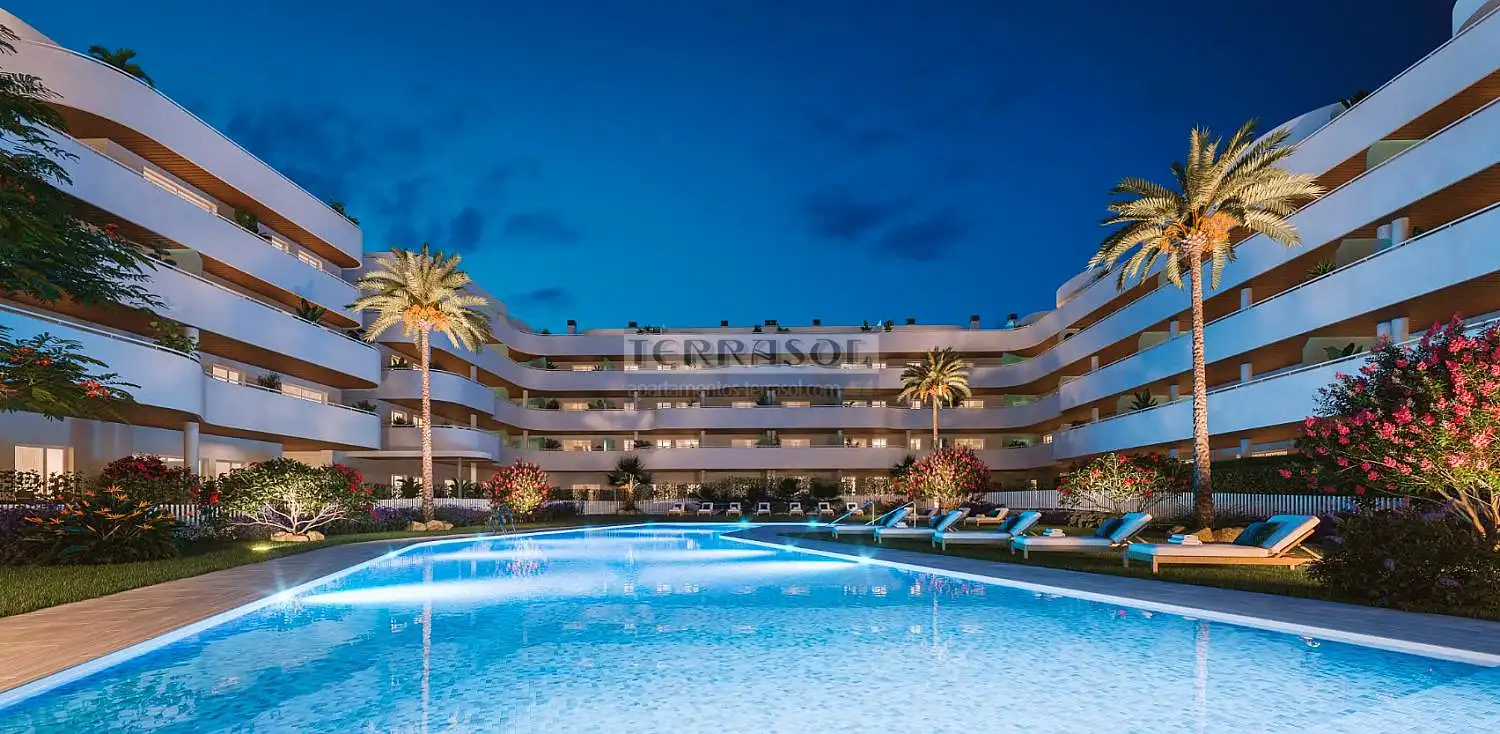 Piscina de Pis en venda en Torrox amb Aire condicionat, Calefacció i Jardí privat
