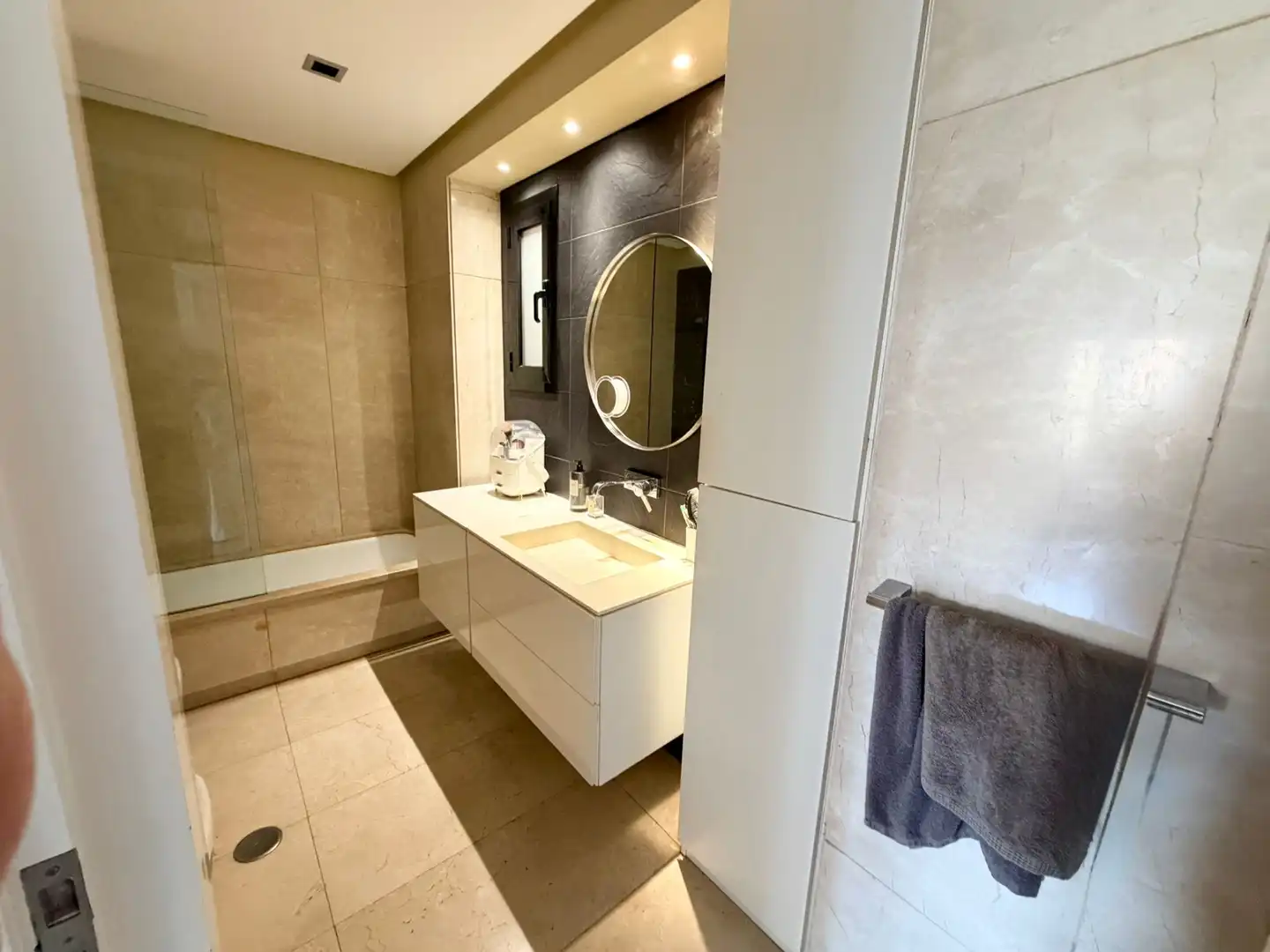 Badezimmer von Wohnung zur Miete in Almería mit Klimaanlage, Heizung und Terrasse