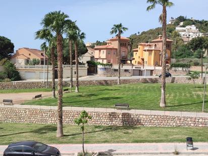 Vista exterior de Casa o xalet en venda en Motril amb Aire condicionat, Terrassa i Moblat