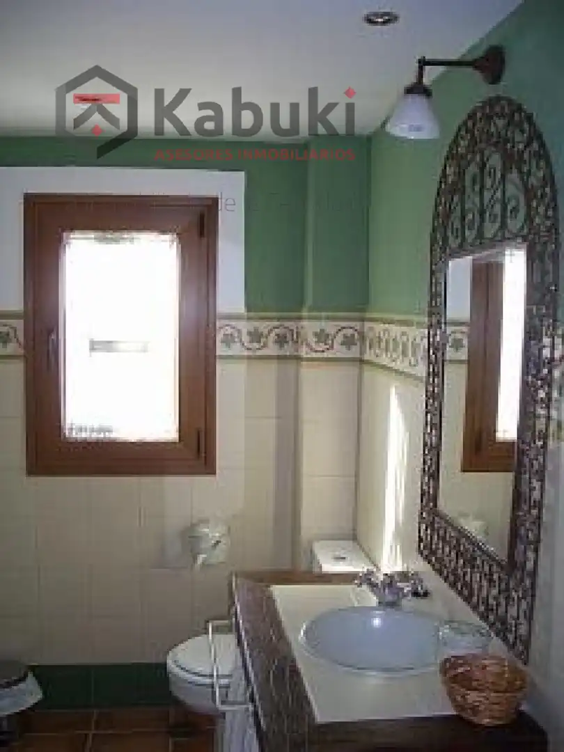 Bathroom of Flat for rent in Granada  with Air Conditioner, Heating and Terrace