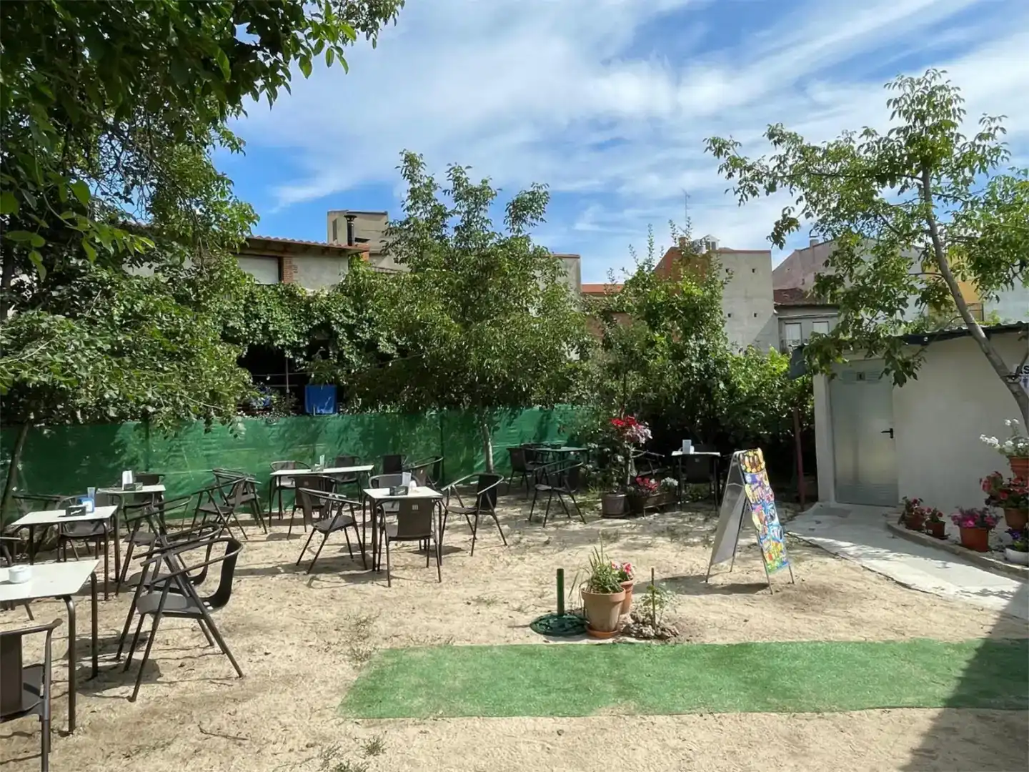 Terraza de Local de alquiler en Navaluenga con Amueblado